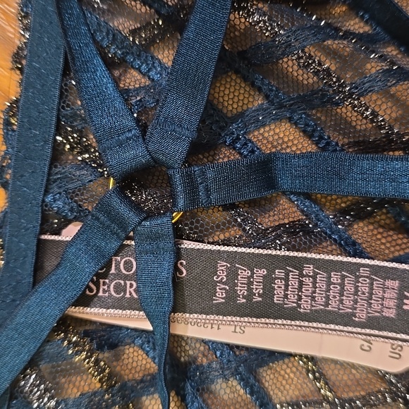 Very Sexy Low Cut Unlined Demi Bra & V-String - Picture 16 of 16